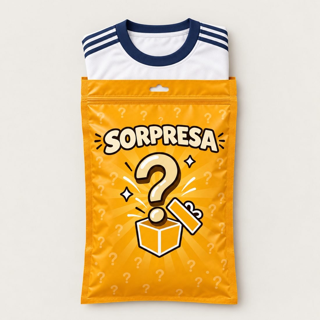 Camiseta doblada saliendo de la bolsa