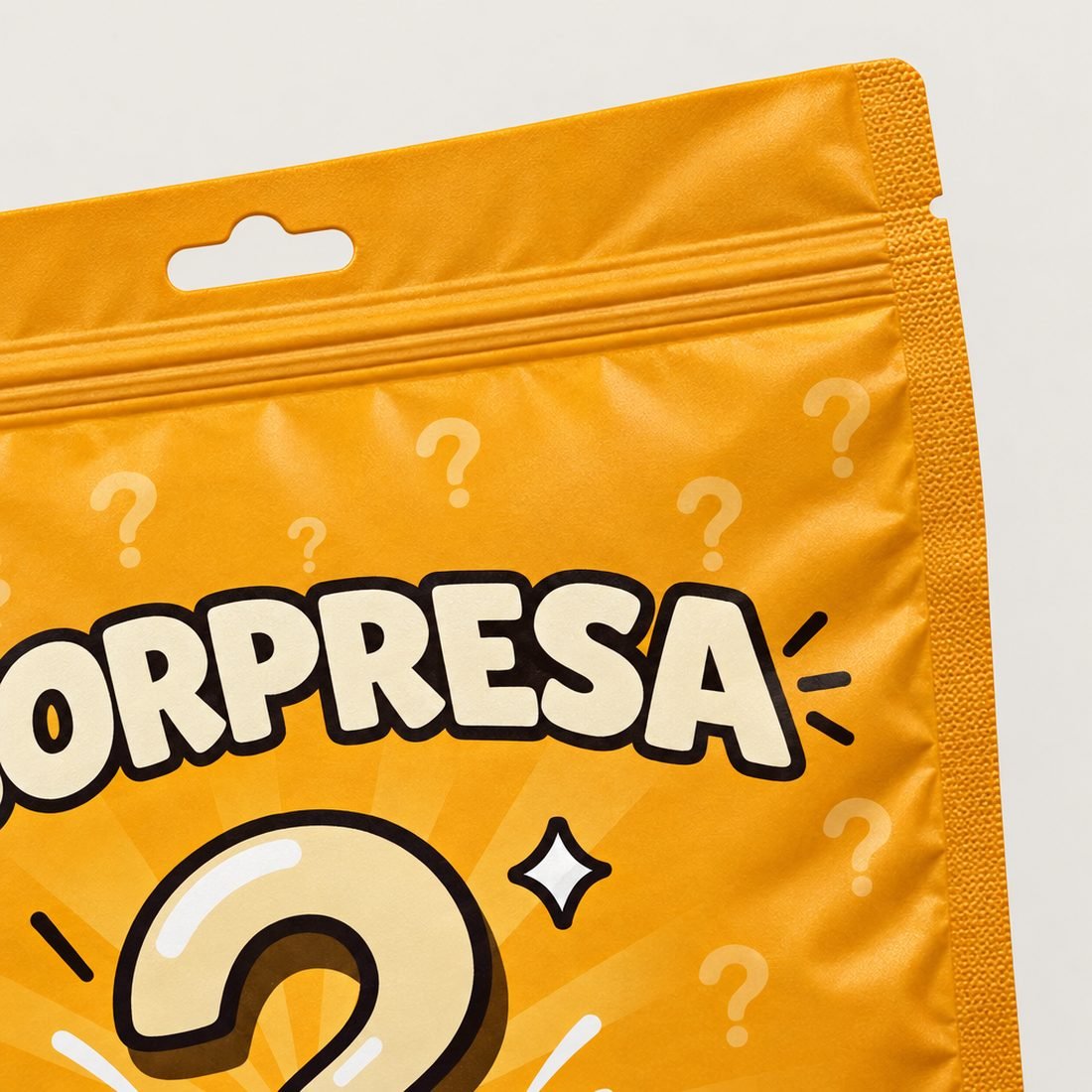 Detalle del cierre zip y el acabado mate de la bolsa